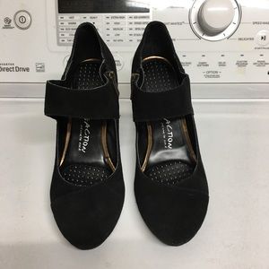 Brand new Kenneth cold reaction heel